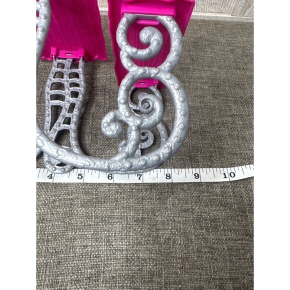 Monster High Doll Deluxe Deadluxe School Playset Picnic Table Pink Silver - Picture 6 of 6